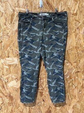 TORRID Camo Stretch Skinny Jeans, Size 16